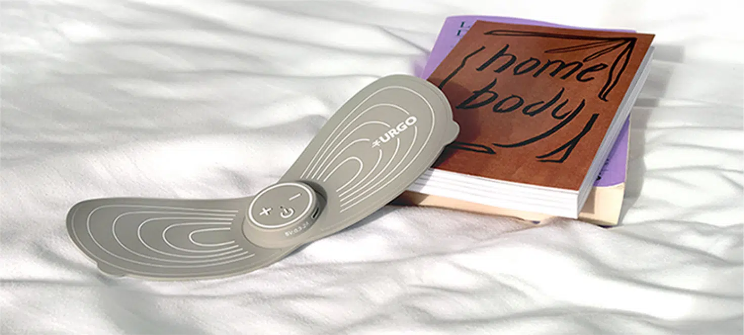 Dán miếng dán lên vùng bụng dưới